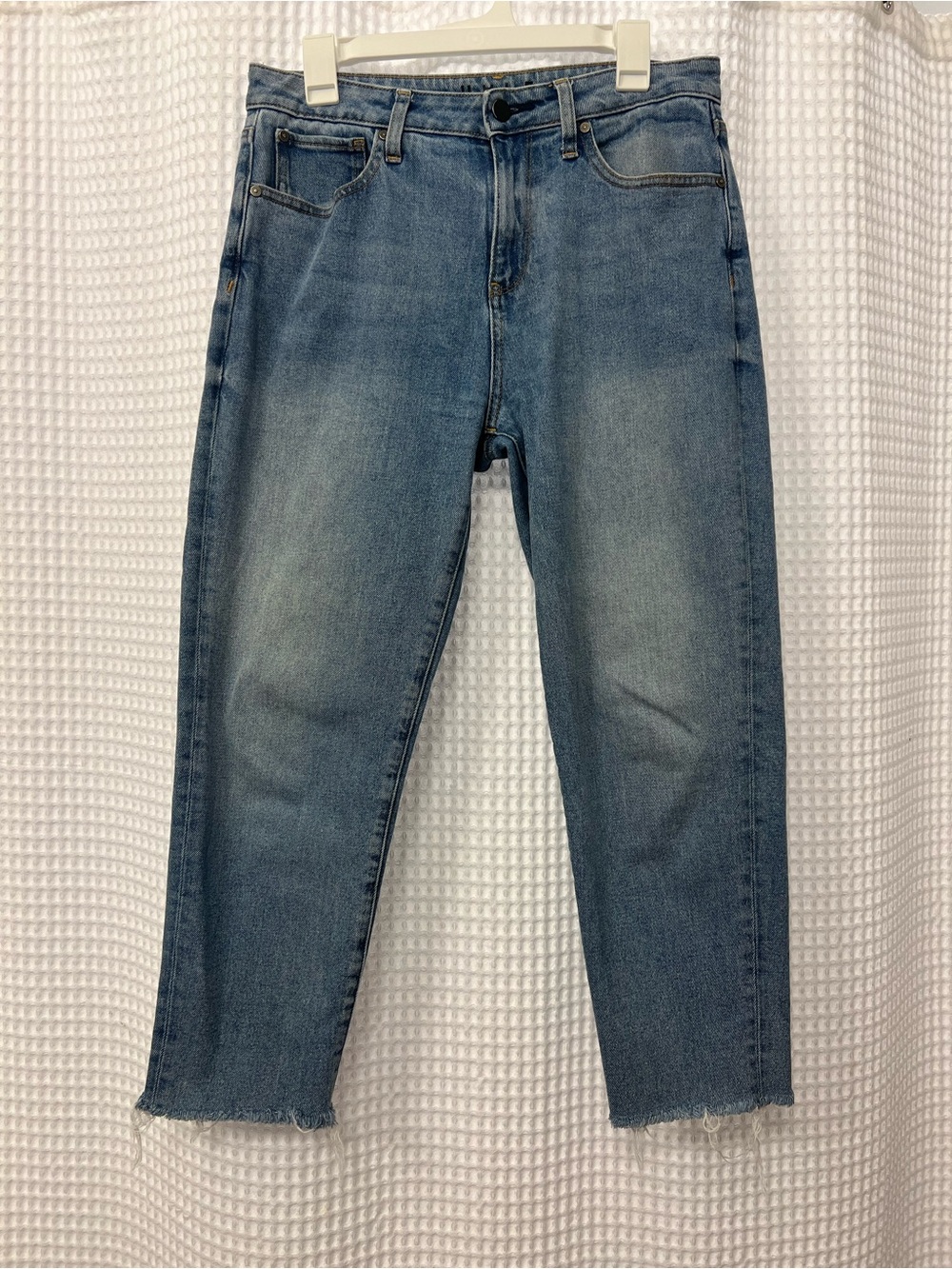 Straight Leg Raw Hem Ankle Crop Jeans